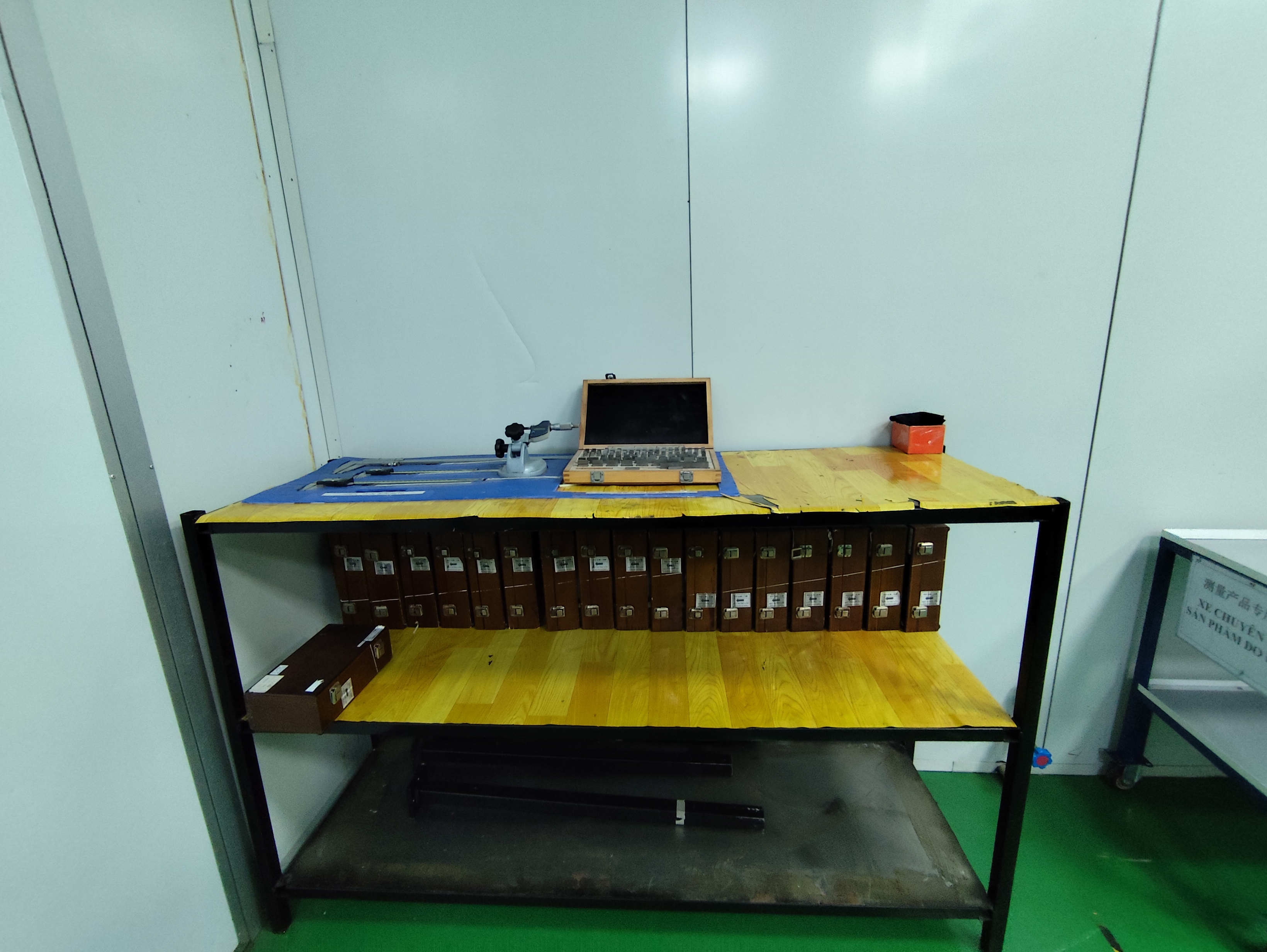 Work bench (7).jpg